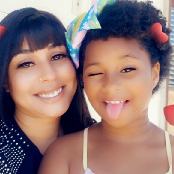 Meet your Posher, Alaura - Picture 1 of 1